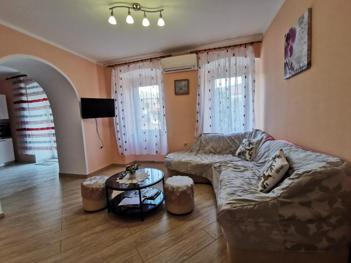 Apartman Pod Nehajem Appartement Senj  Buitenkant foto