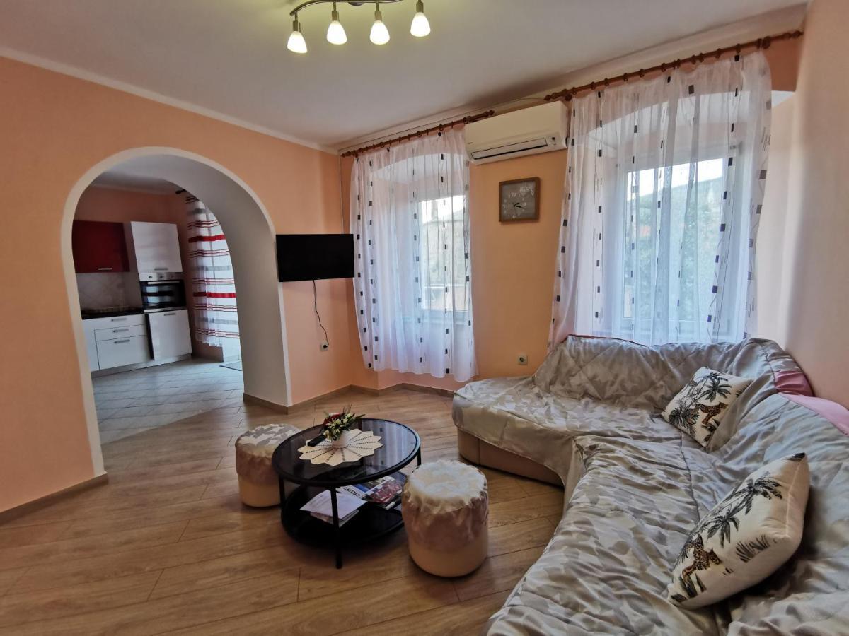 Apartman Pod Nehajem Appartement Senj  Buitenkant foto