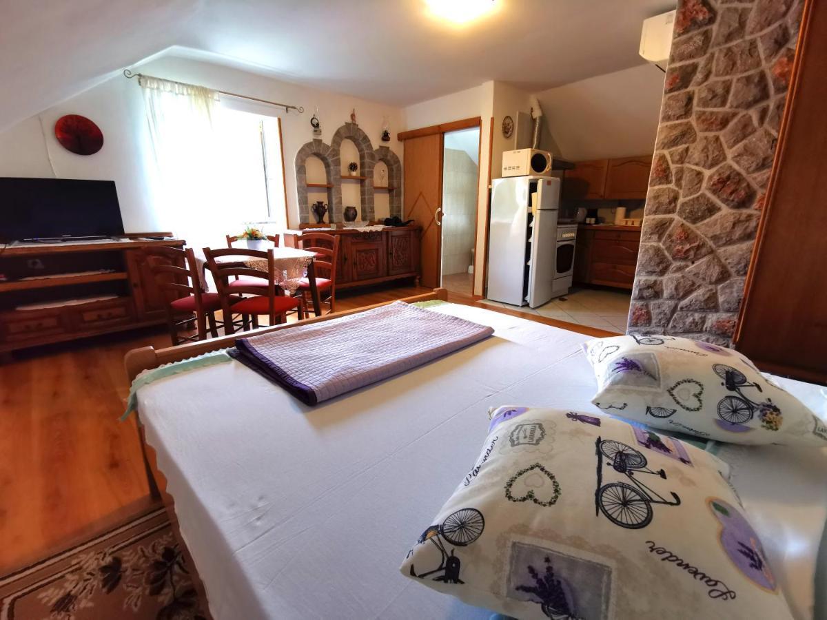 Apartman Pod Nehajem Appartement Senj  Buitenkant foto