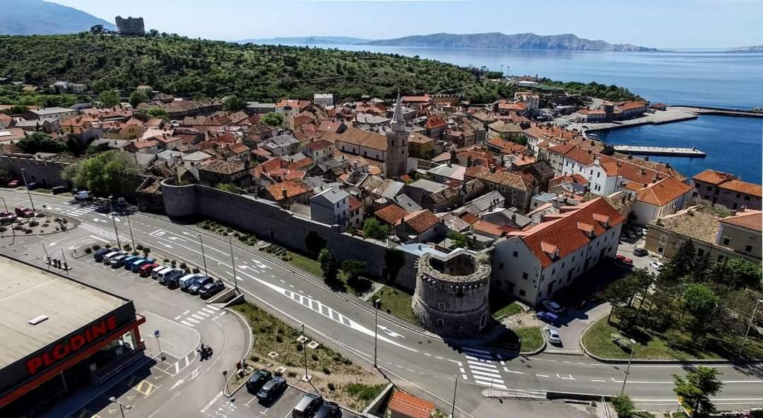 Apartman Pod Nehajem Appartement Senj  Buitenkant foto