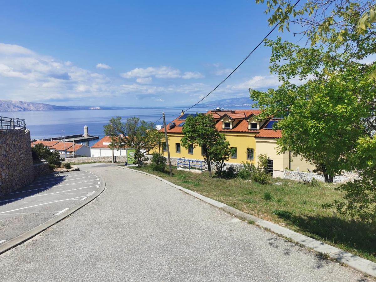 Apartman Pod Nehajem Appartement Senj  Buitenkant foto