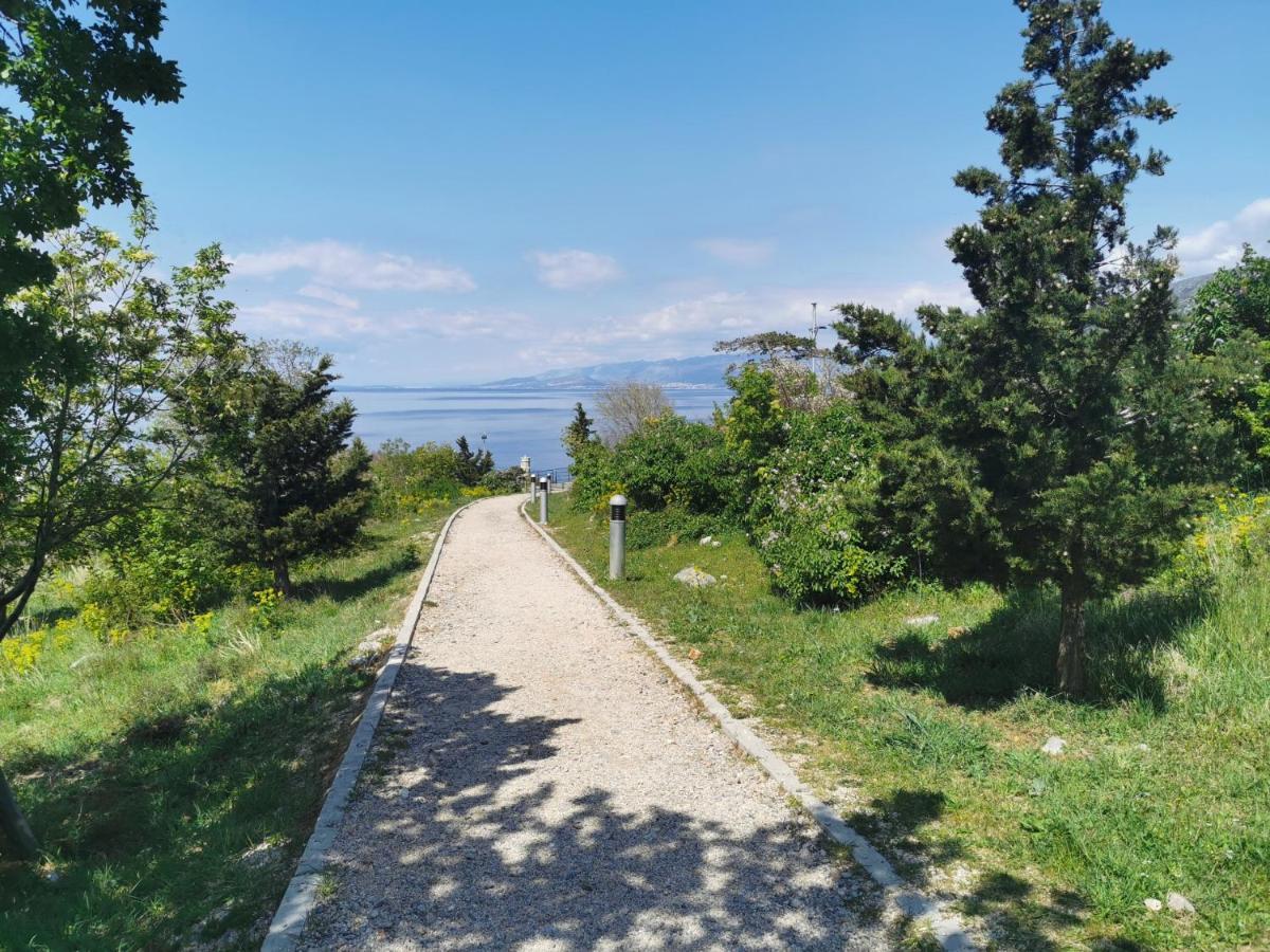 Apartman Pod Nehajem Appartement Senj  Buitenkant foto