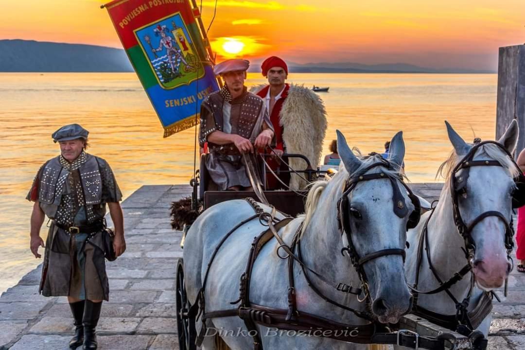 Apartman Pod Nehajem Appartement Senj  Buitenkant foto